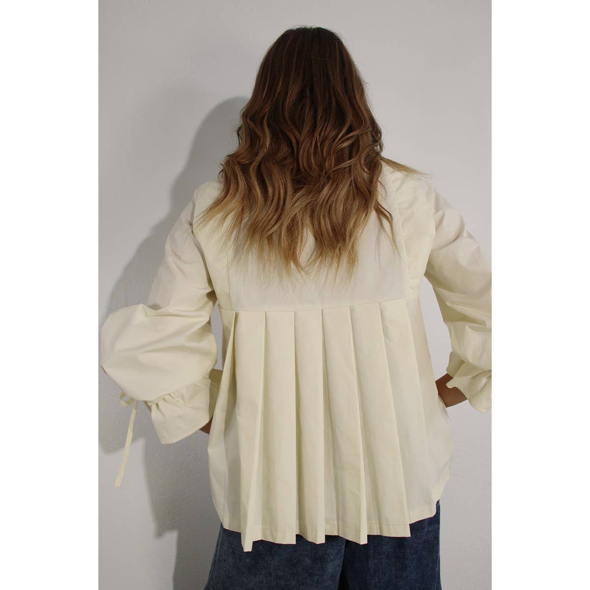 PLEATED IN BACK COTTON BLOUSE