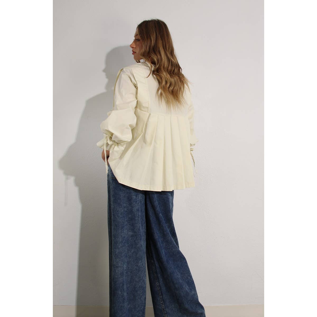 PLEATED IN BACK COTTON BLOUSE