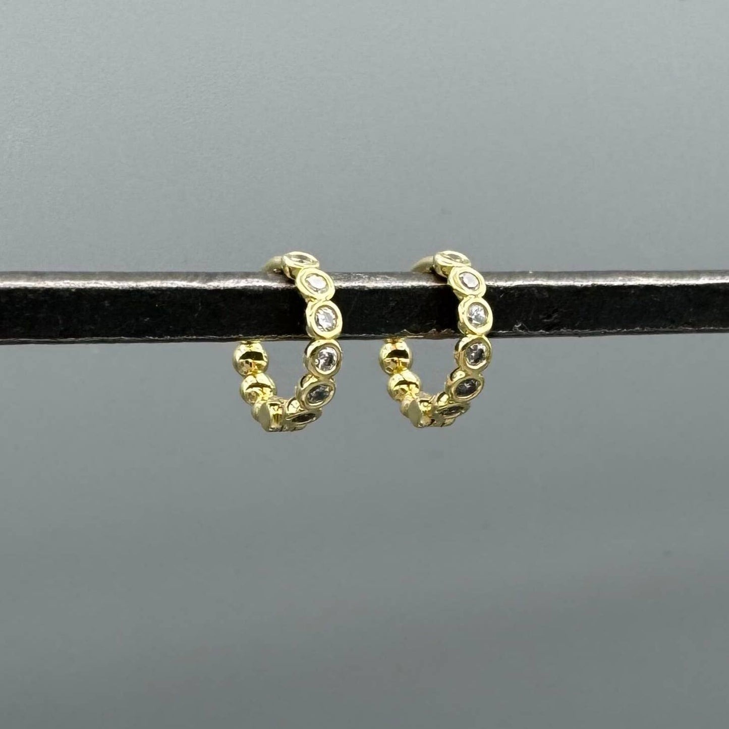 Bezel CZ Dot Clicker Huggies