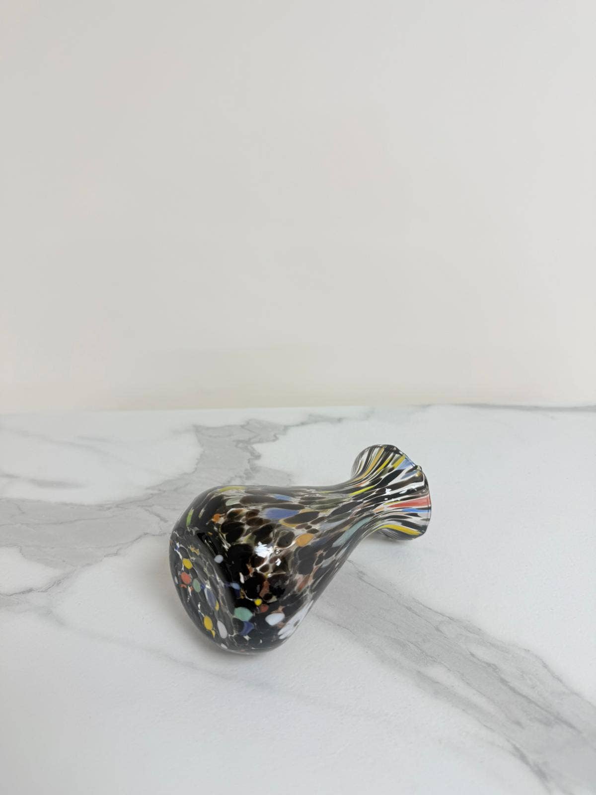 V1 Begonia Black small vase in Murano glass