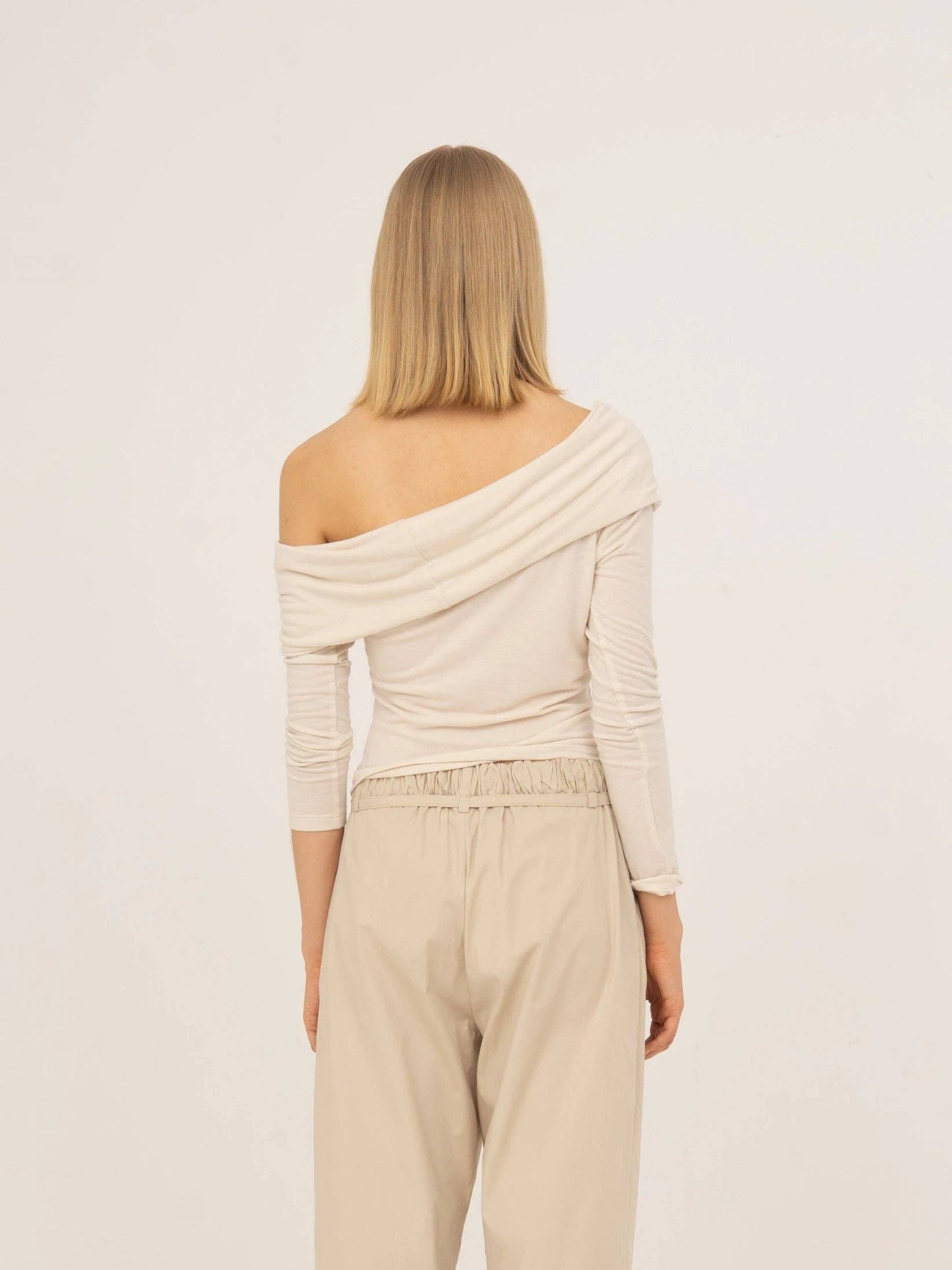 Top Jersey Blanco Tierno con Hombros Descubiertos