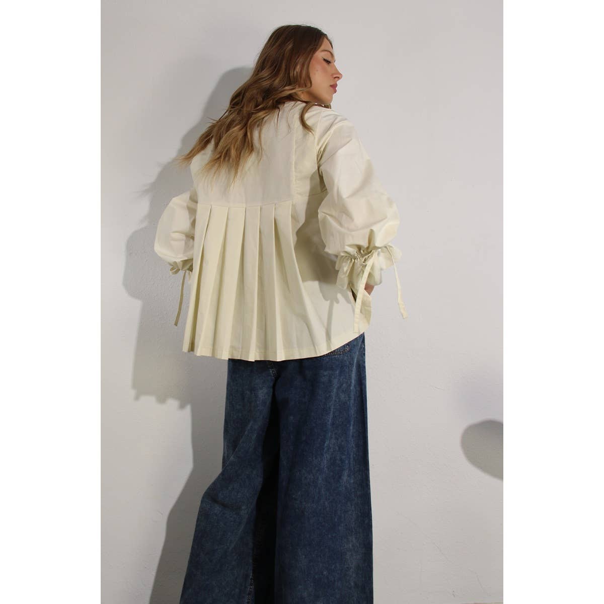 PLEATED IN BACK COTTON BLOUSE