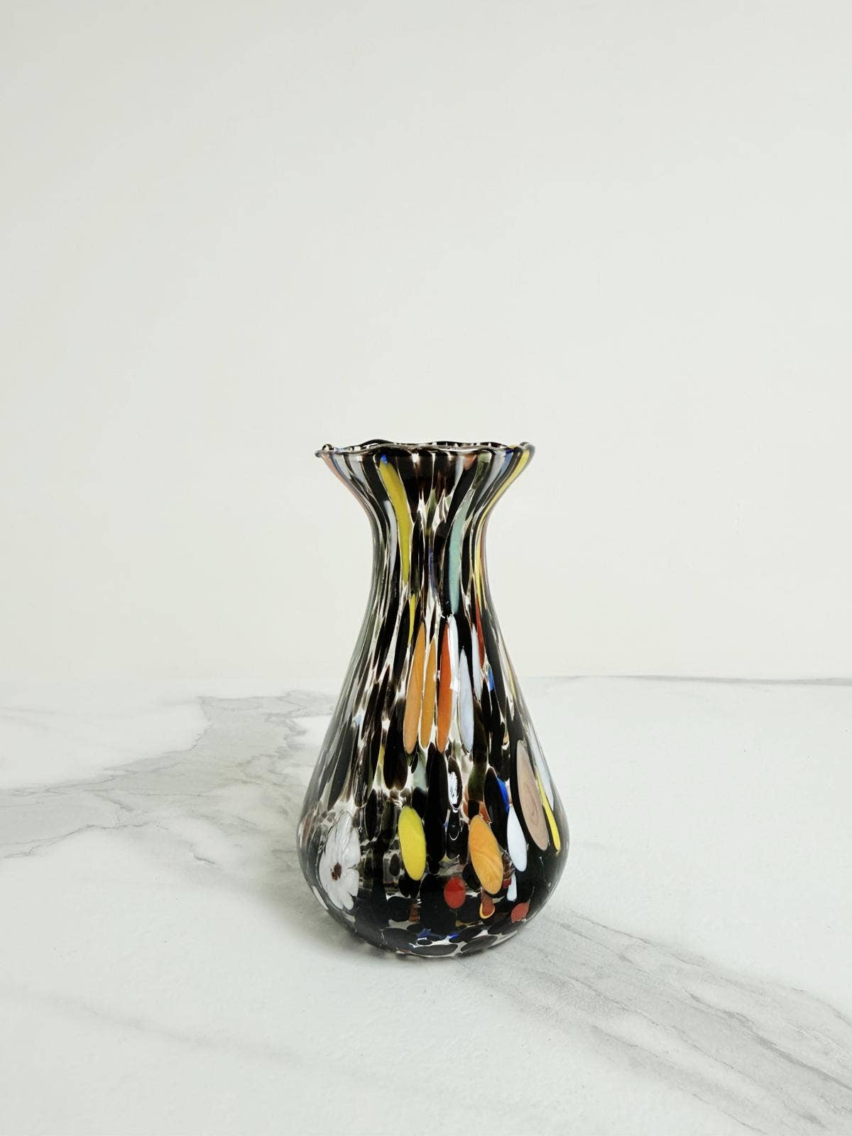V1 Begonia Black small vase in Murano glass