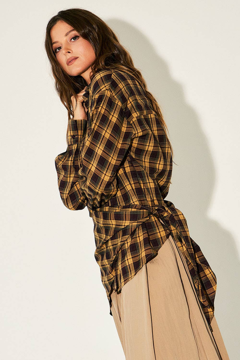RT10039_Plaid Button-Down Shirt with Convertible Scarf