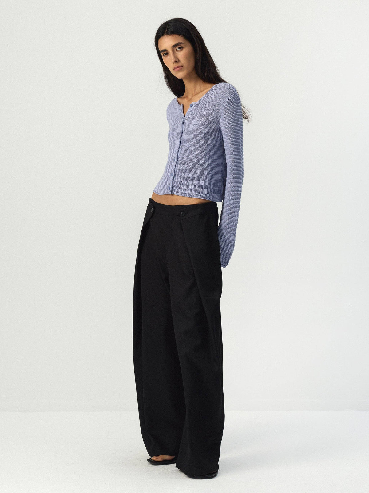 CUBIC Scoop Neck Button Knit Cardigan