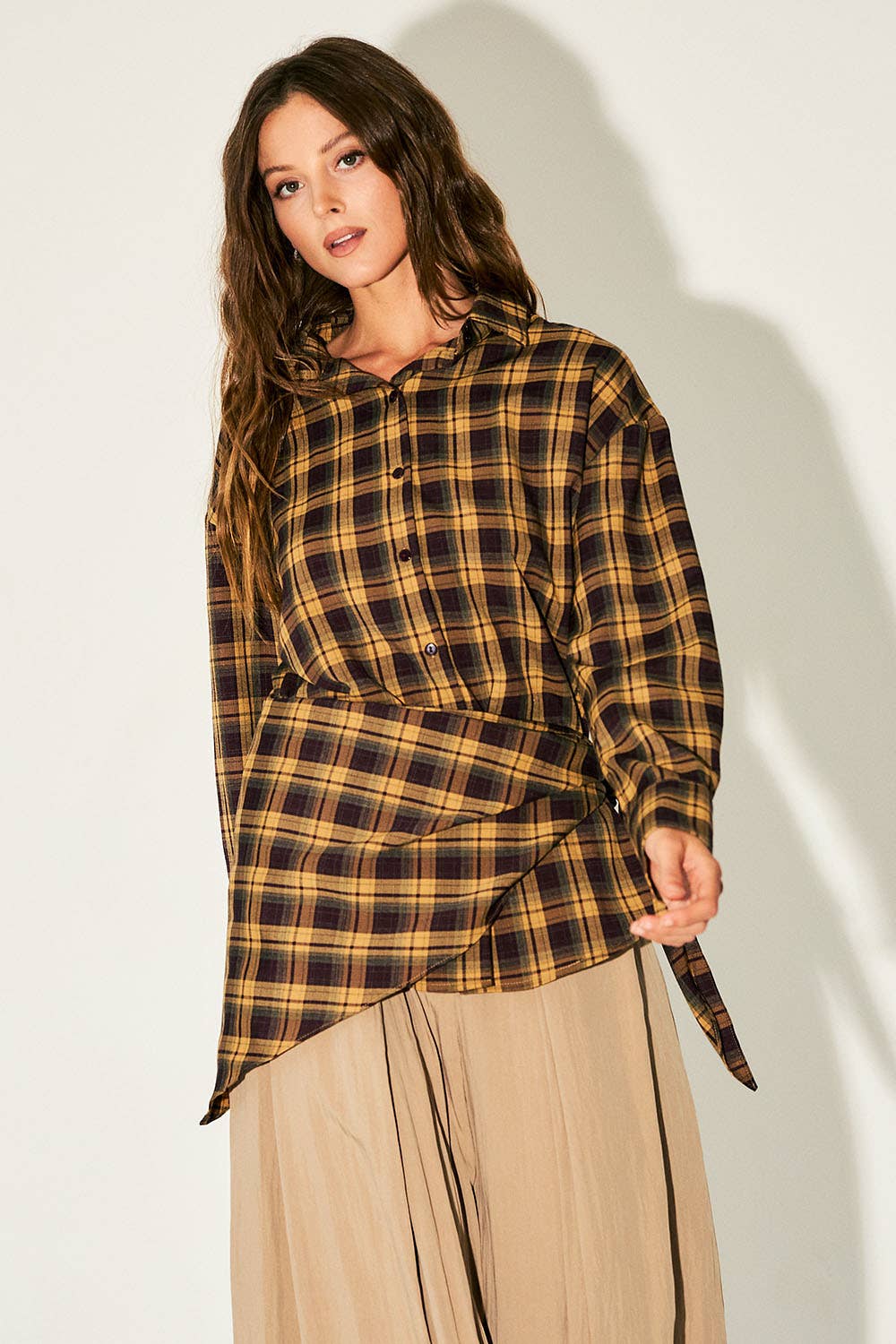 RT10039_Plaid Button-Down Shirt with Convertible Scarf