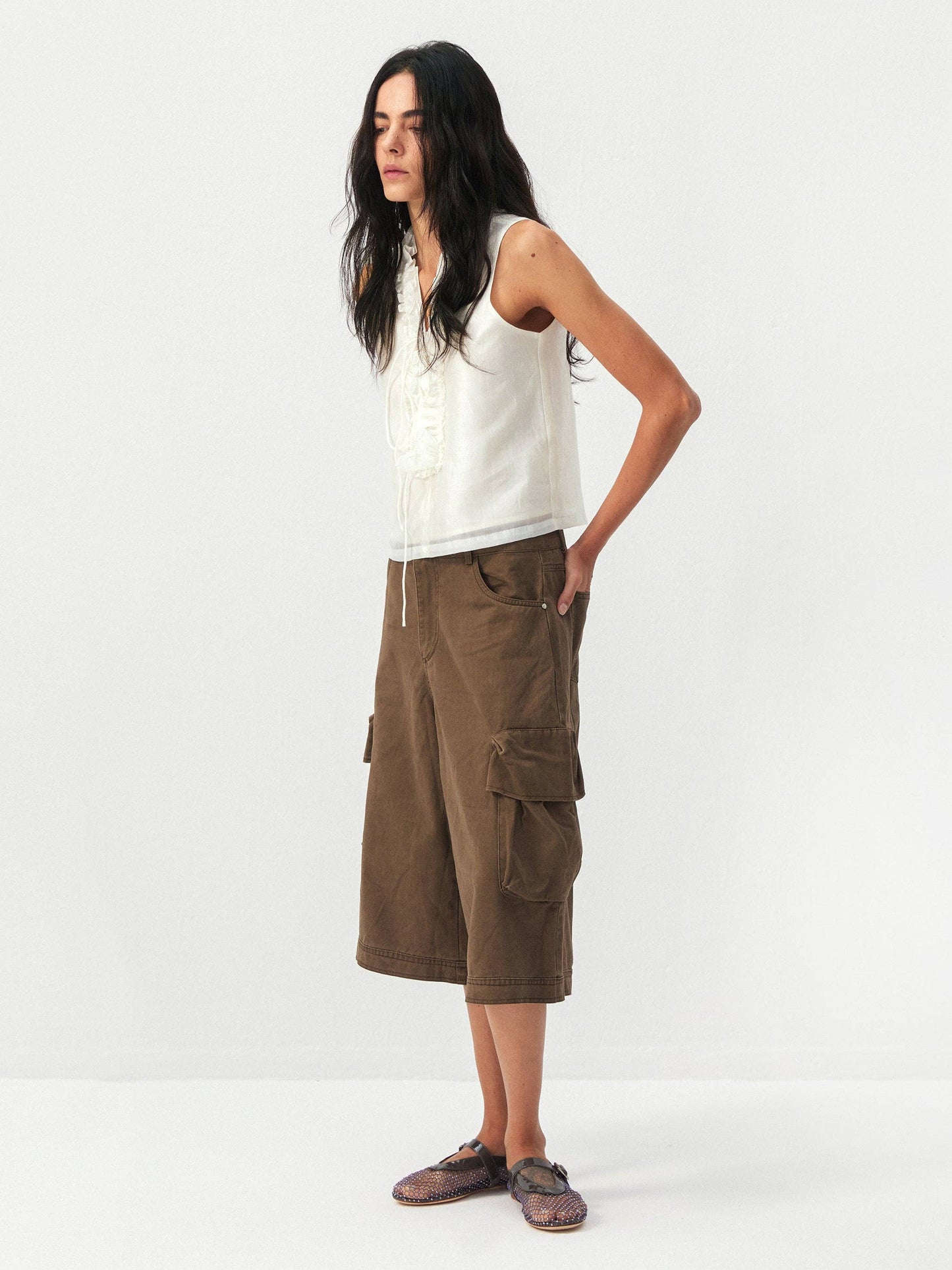 CUBIC Ruffled V-Neck Sleeveless Blouse