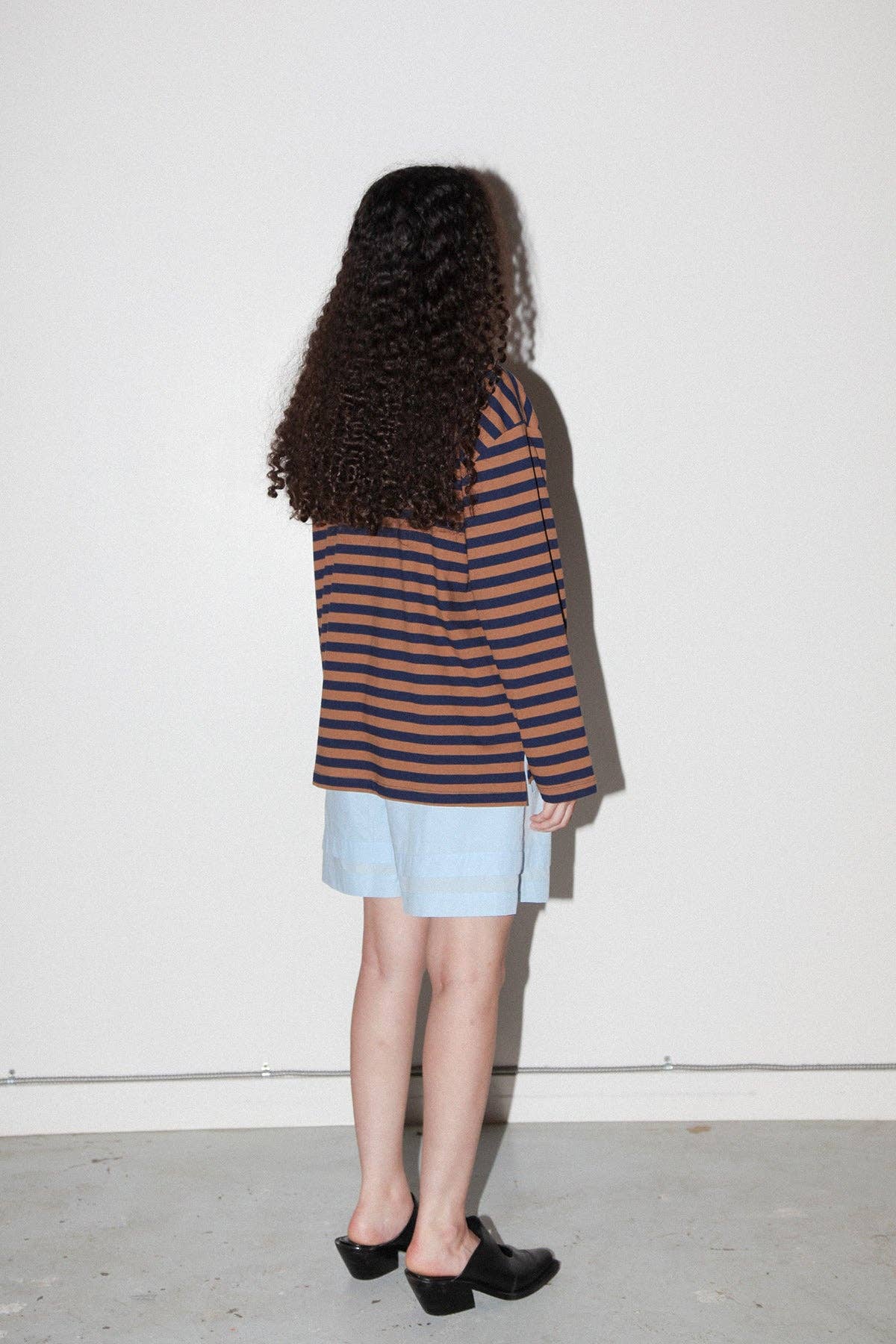 Striped Box Tee in Bark & Navy Stripe