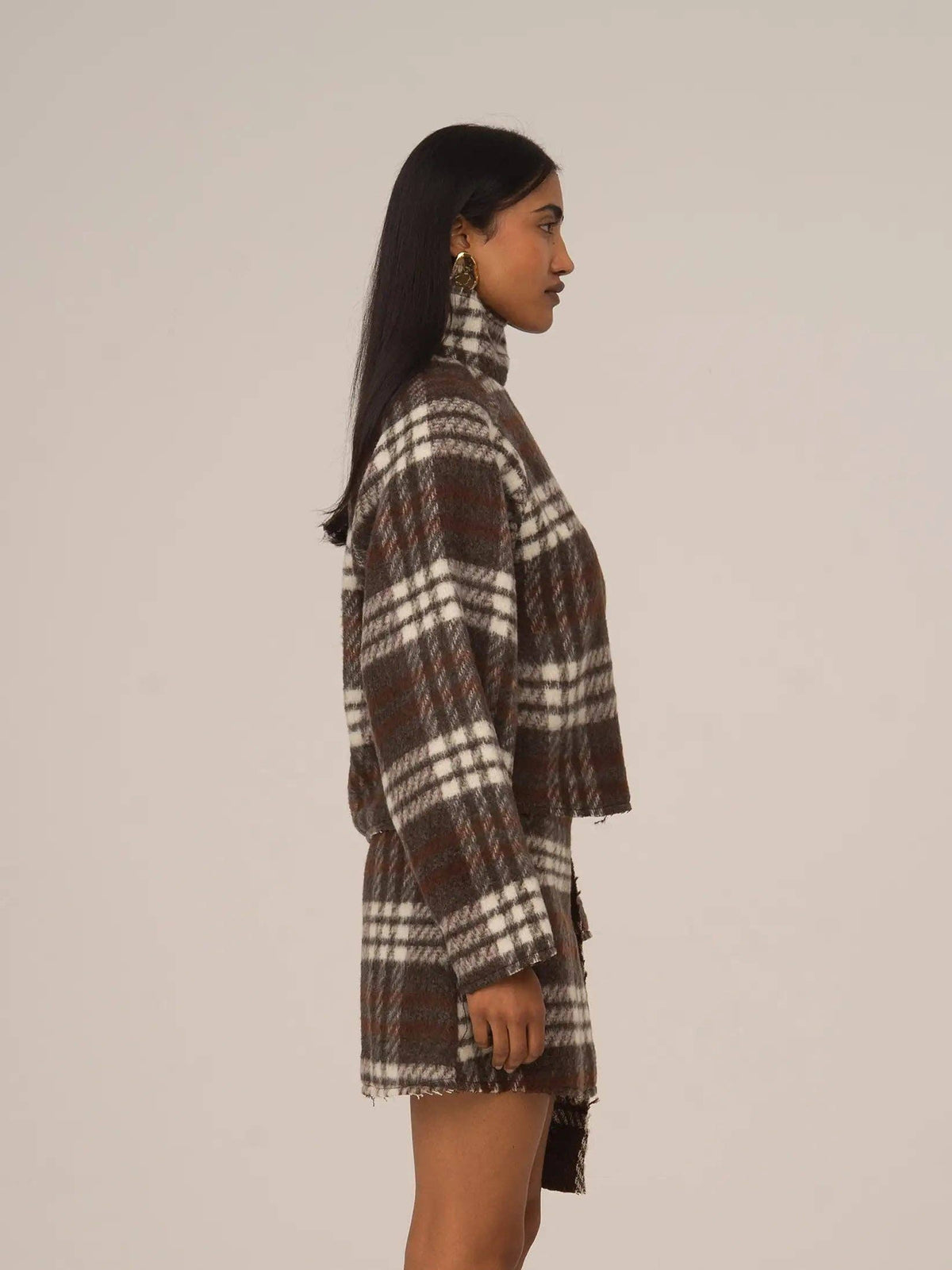 Sobrecamisa de Cuello Alto de Cuadros Marrón Descalzo