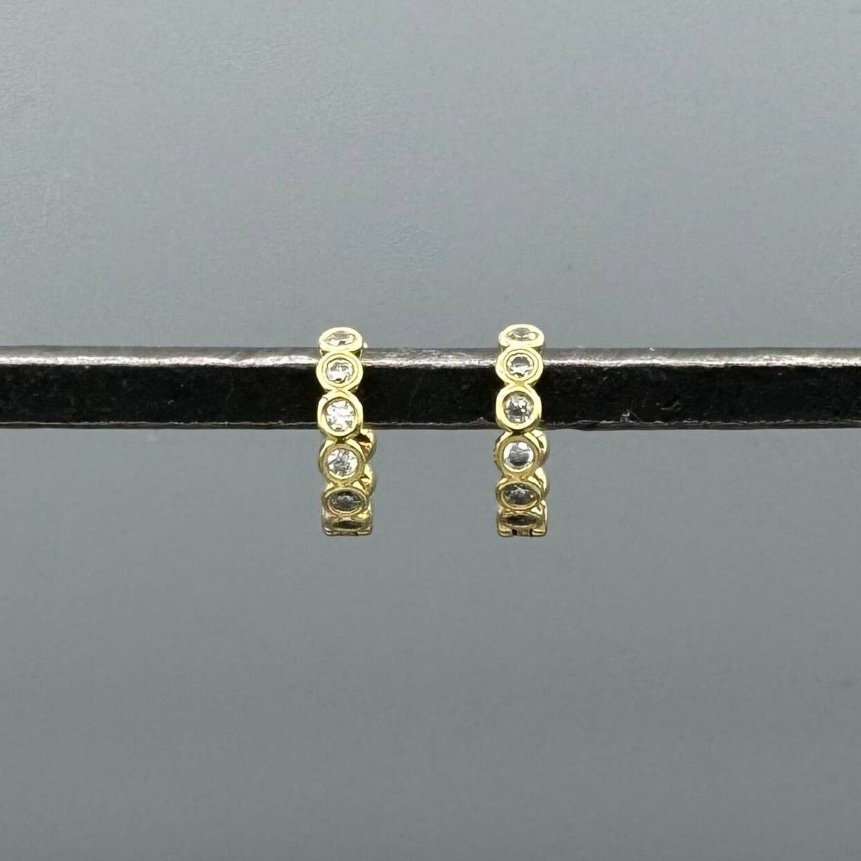 Bezel CZ Dot Clicker Huggies