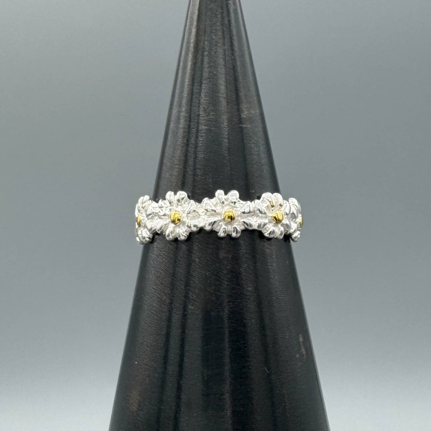 Two Tone Daisy Ring