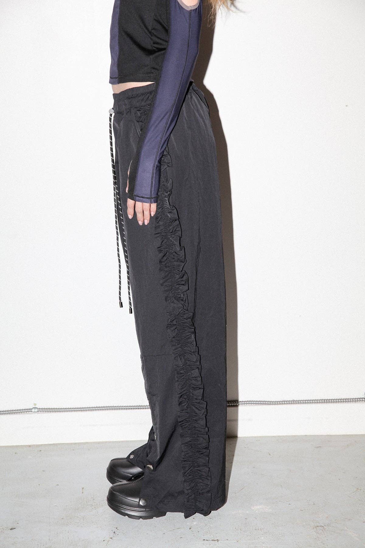 Ruffle Split Track Pant in Onyx