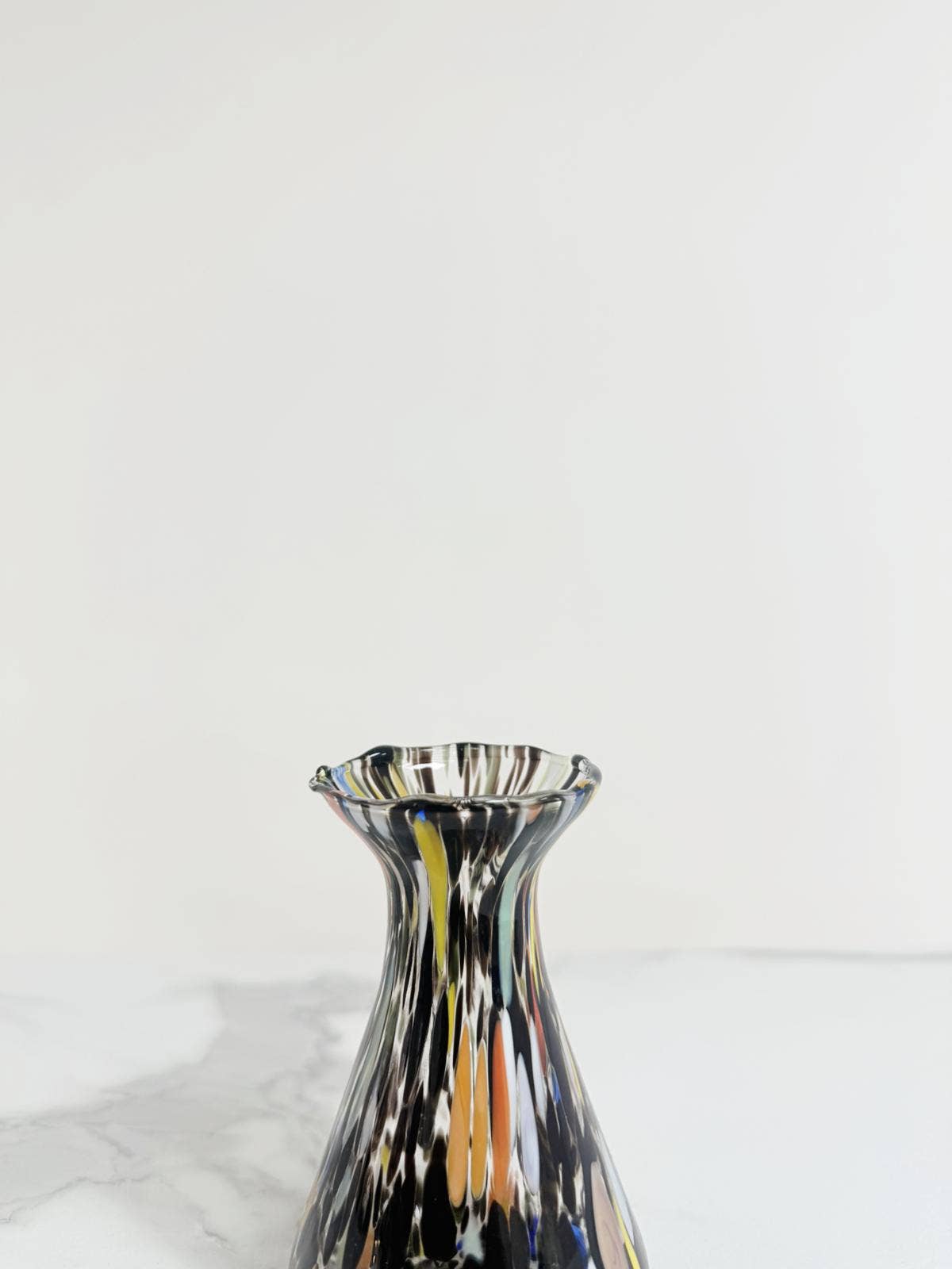 V1 Begonia Black small vase in Murano glass