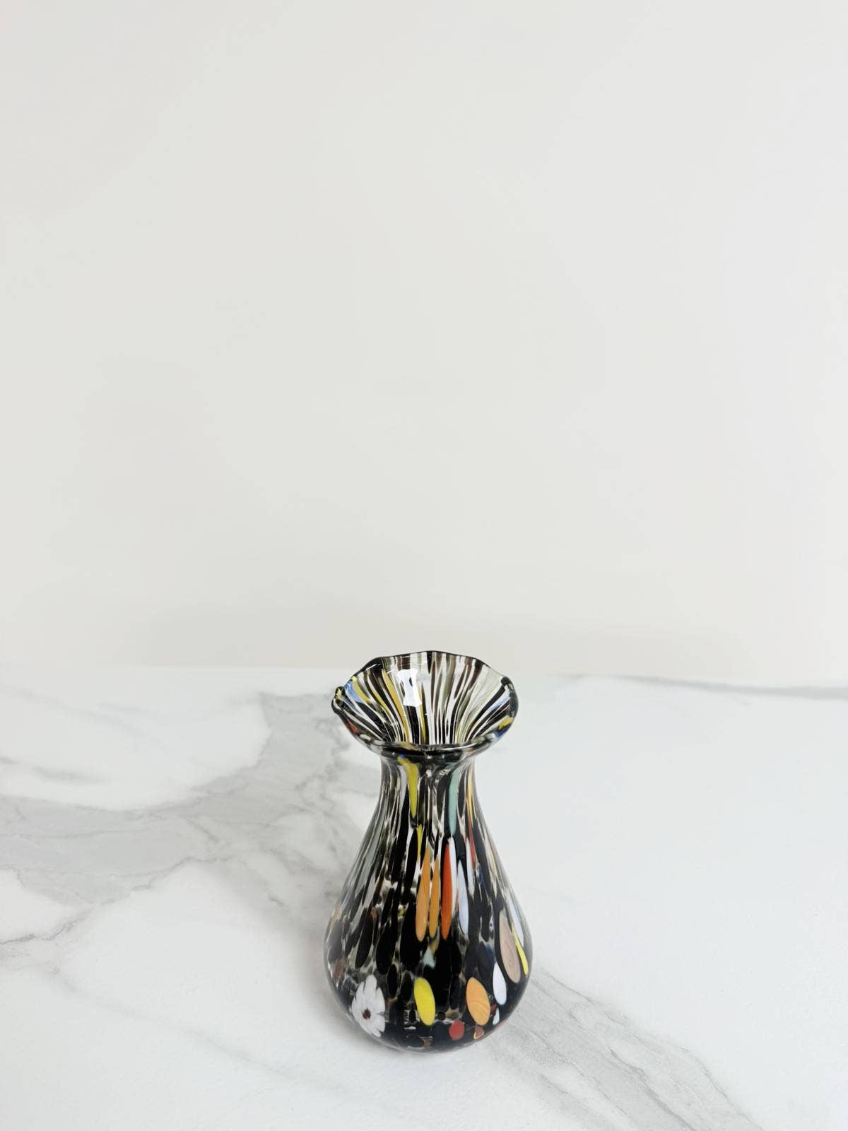 V1 Begonia Black small vase in Murano glass