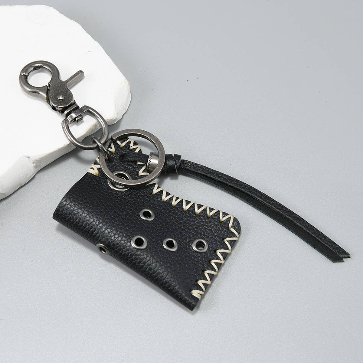 VINTAGE COWHIDE LIGHTER CASE KEYCHAIN PENDANT_CWMM4716