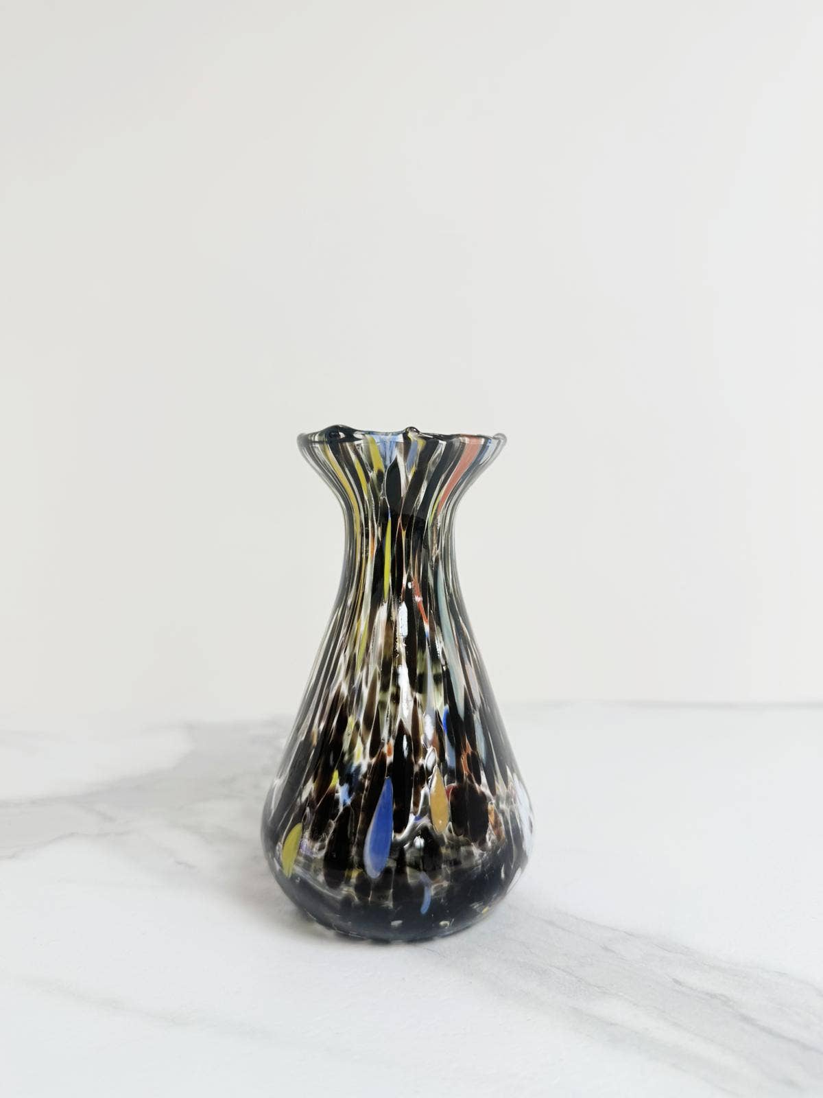 V1 Begonia Black small vase in Murano glass
