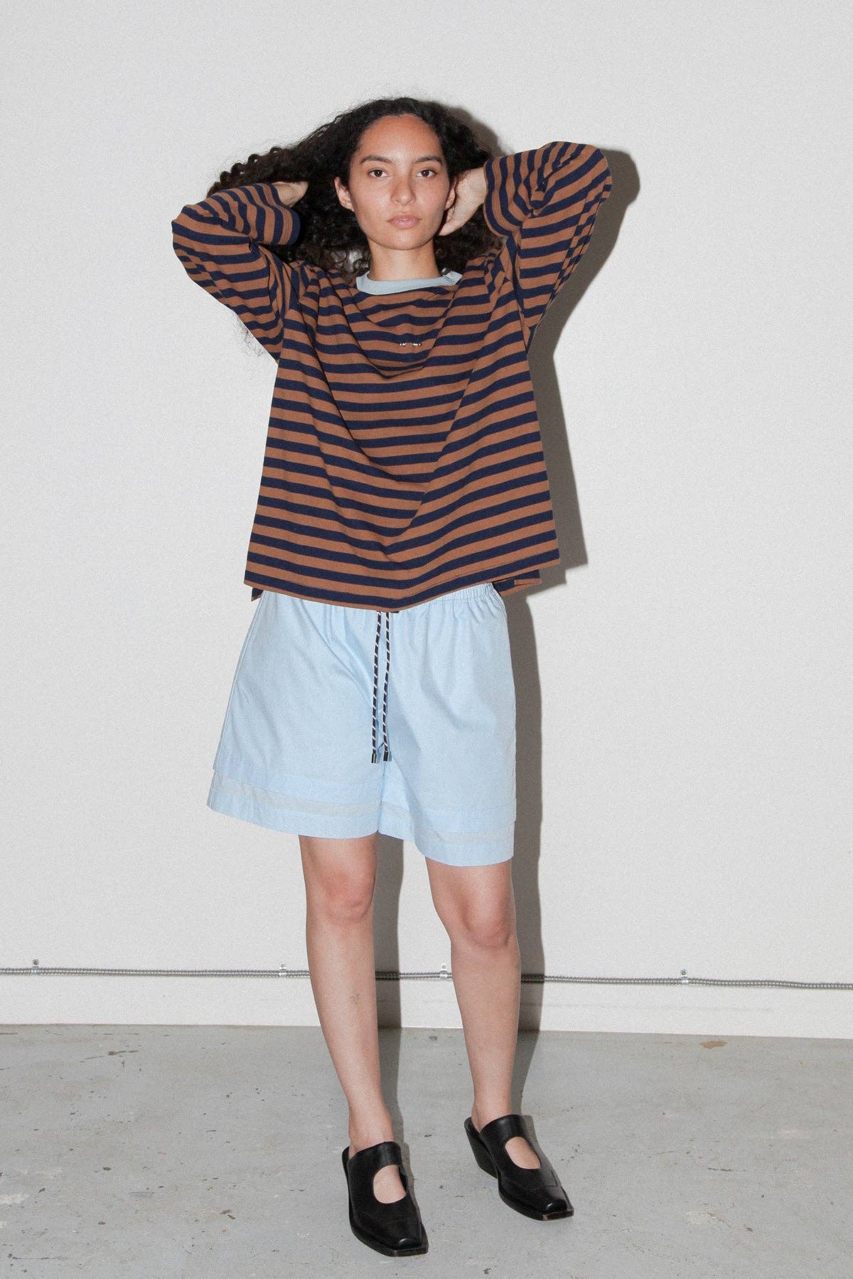 Striped Box Tee in Bark & Navy Stripe