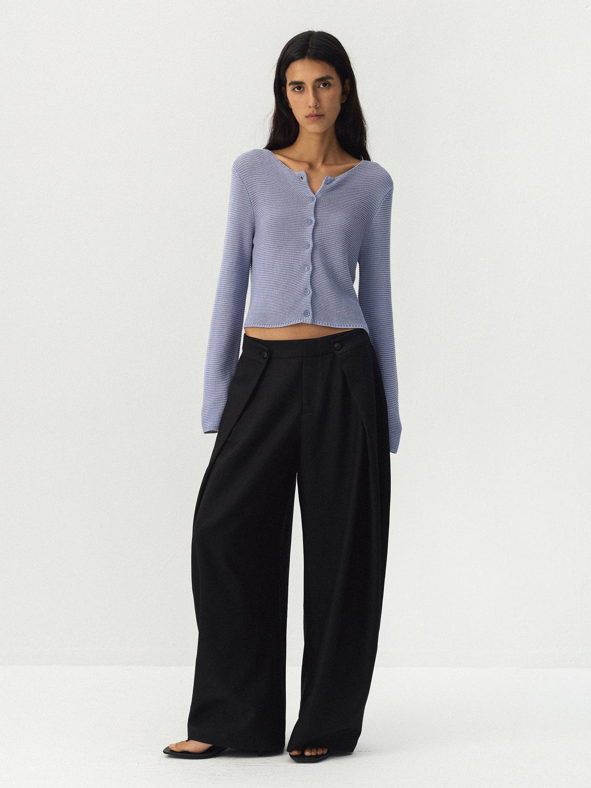 CUBIC Scoop Neck Button Knit Cardigan